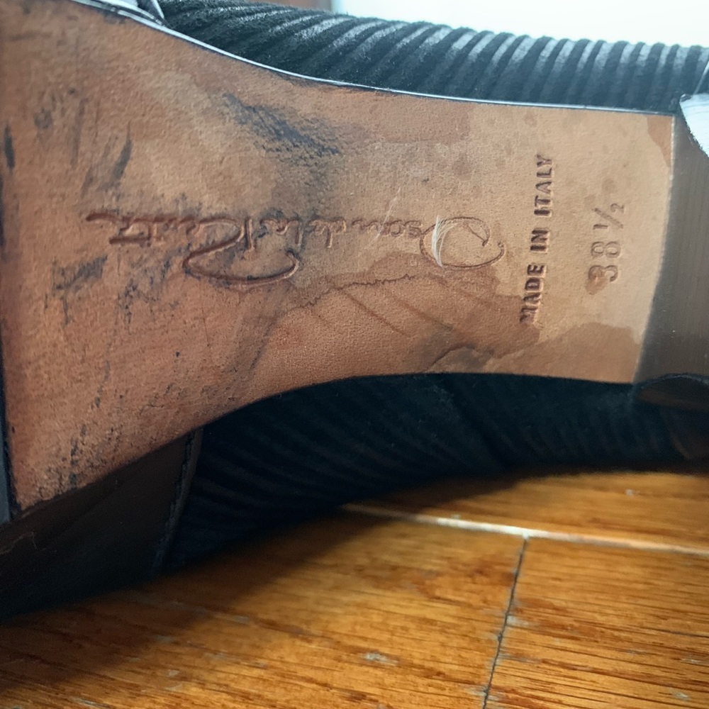 Black Oscar De La Renta Heeled Boots. Very comfortable barely worn. Size 38.5 - Picture 11 of 12